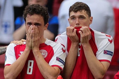 'Tôi rơi nước mắt khi Eriksen gục ngã'