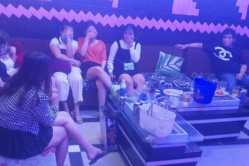 Phát hiện cơ sở karaoke đón khách trong mùa dịch