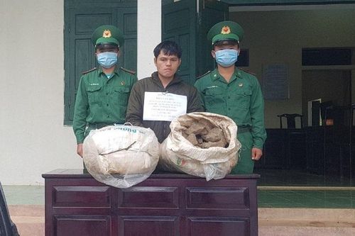 Bắt đối tượng vận chuyển 100kg thuốc bom