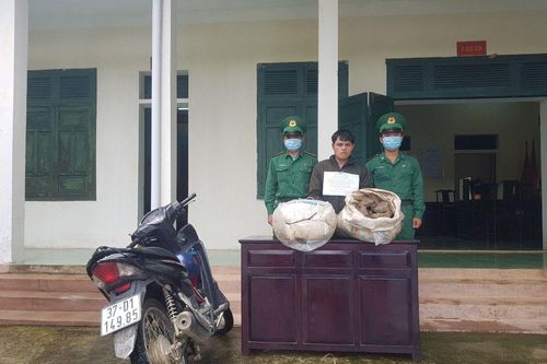 Bắt đối tượng vận chuyển trái phép 100kg thuốc bom