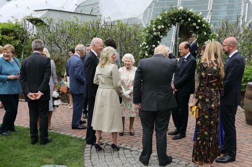 Tổng thống Joe Biden phá vỡ nghi thức Hoàng gia khi đến dự tiệc sau Nữ hoàng Anh?