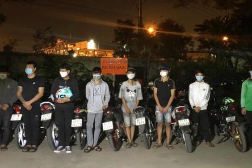 Bắt nhóm thanh niên đua xe trái phép