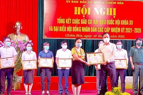 Chiêm Hóa khen thưởng 52 tập thể, 142 cá nhân có thành tích xuất sắc trong công tác bầu cử
