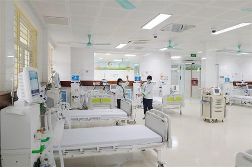 Bên trong trung tâm ICU điều trị bệnh nhân COVID-19 nặng tại Bắc Ninh