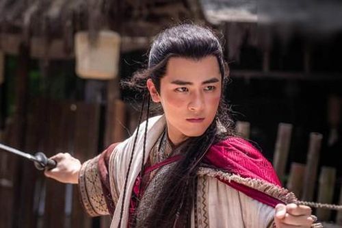 Nam chính 'Anh Hùng Xạ Điêu' bản điện ảnh bị chê vì quá đẹp, ai dè ngoài đời còn đẹp hơn!