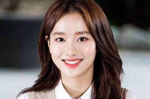 Lên tiếng bênh vực em nhưng chị gái Naeun (APRIL) lại đang 'đổ thêm dầu vào lửa'?