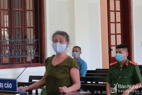 Vợ siết cổ, dùng gậy gỗ đánh chồng tử vong vì say xỉn