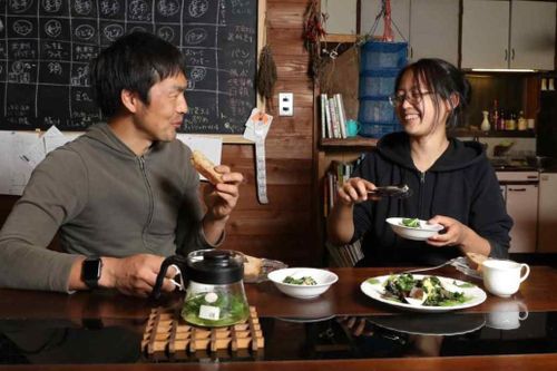 Người trẻ Nhật bỏ phố về quê, sống tự cung tự cấp