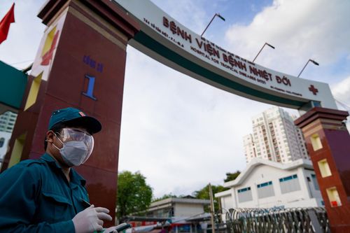 'Thủng ngay từ nhân viên BV Bệnh Nhiệt đới TP.HCM chứ không ở đâu cả'