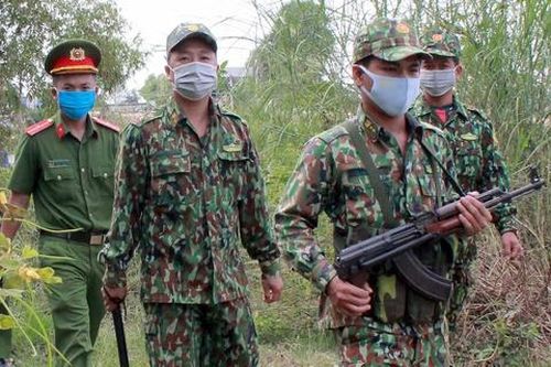 Ngăn chặn 6 người vượt biên