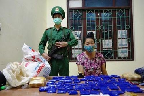 Điện Biên: Bắt quả tang đối tượng nữ mua bán trái phép 12.000 viên ma túy tổng hợp