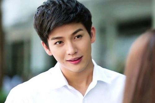 Cùng thư ký vào thuê phòng thì đứng hình khi gặp bố vợ