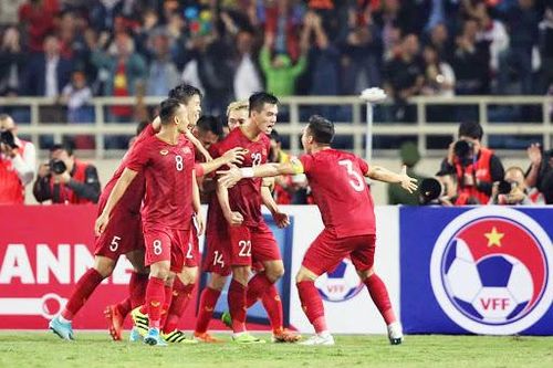 Trưởng đoàn ĐTVN Nguyễn Sỹ Hiển nhận định bất ngờ trận UAE - Việt Nam