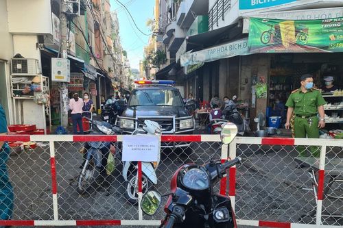Thành phố Hồ Chí Minh giãn cách xã hội thêm 14 ngày