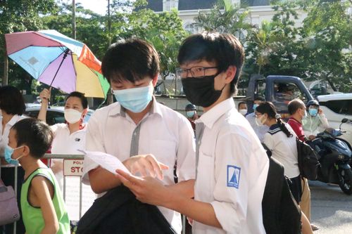 Đề chuyên Lý vào lớp 10 Hà Nội: Thí sinh không cẩn thận dễ mất điểm