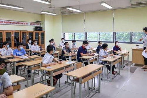 Gần 10.000 thí sinh thi vào lớp 10 chuyên Hà Nội