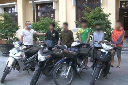 Bắt nhóm trộm 'nhí' chuyên 'dắt hộ' xe mô tô