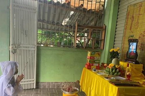 Tham gia chống dịch không thể về, 'chiến sĩ áo trắng' chịu tang mẹ từ nơi xa