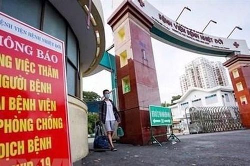 Dịch 'tấn công' nhân viên bệnh viện: Đừng đổ lỗi cho vắc xin!