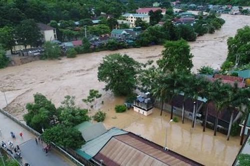 Nhiều nhà sập, sụt lún do mưa lớn ở miền núi Nghệ An