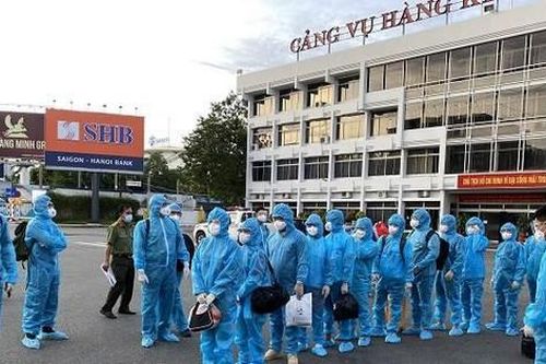 Công an TPHCM trục xuất 13 người nước ngoài nhập cảnh trái phép