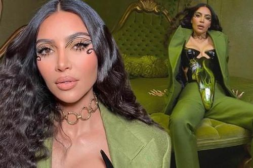 Kim Kardashian mặc áo bó sát lạ mắt o ép vòng 1 'bốc lửa' sau khi bị quấy rối