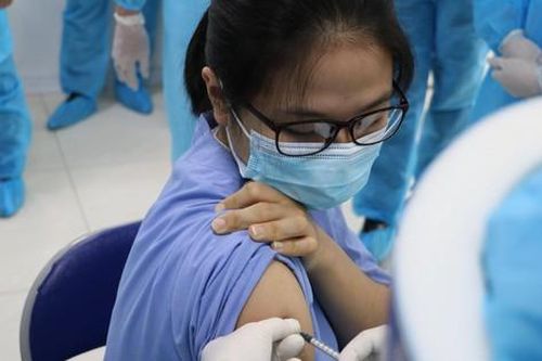 An ninh Hoa Kỳ giúp quản lý thị trường Việt Nam nhận diện vắc xin chính hãng Pfizer
