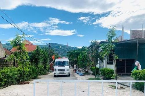 Phong tỏa hơn 300 hộ gồm hàng nghìn người dân vùng biển Hà Tĩnh sau hai ca mắc COVID-19