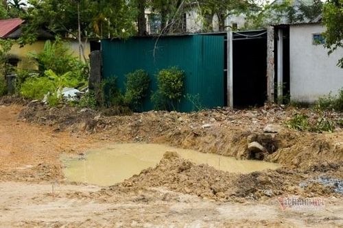 Công an điều tra vụ cháu bé tử vong dưới hố công trình