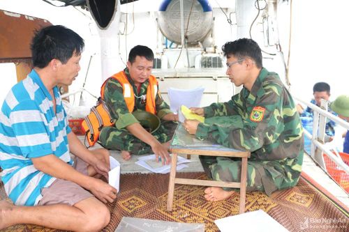 Nghệ An xử phạt thêm 5 tàu cá vì đánh bắt và vứt ngư, lưới cụ trái phép trên biển