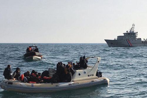 Lật tàu chở hàng trăm người ở ngoài khơi Yemen, 25 người tử vong