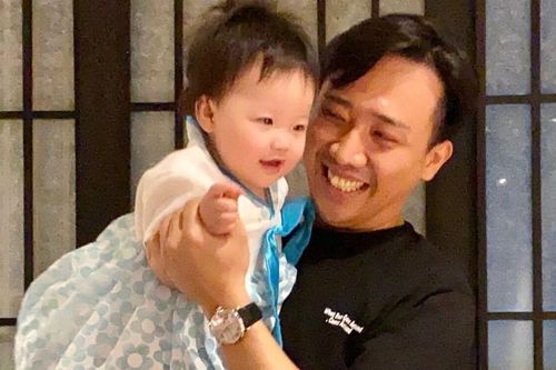 Trấn Thành khoe ảnh cháu gái giống y hệt mình, fan mong bé sẽ nối gót người bác nổi tiếng