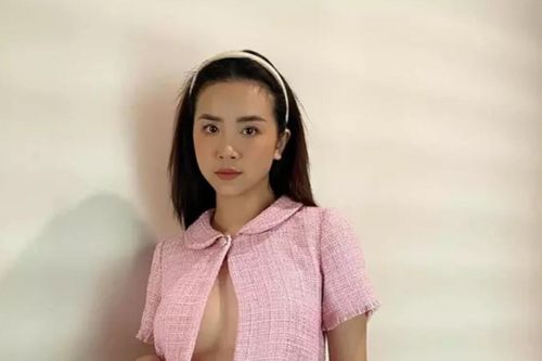 Tập tành 'thả rông' chụp ảnh, Á hậu Thúy An bị fan chê phô phang, thiếu tinh tế
