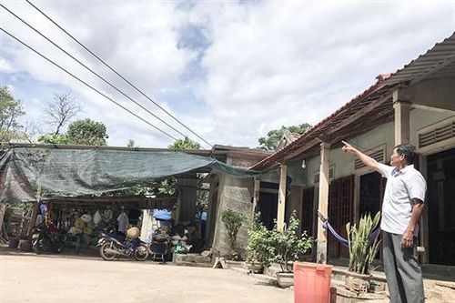 Sớm có phương án ổn định sinh hoạt của 1 hộ dân sống dưới 2 đường dây điện cao áp