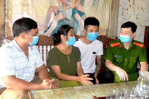 'Cảm ơn chú Hưng, chú Hào rất nhiều'