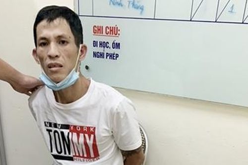 Shipper ma túy vứt xe máy khi gặp 141