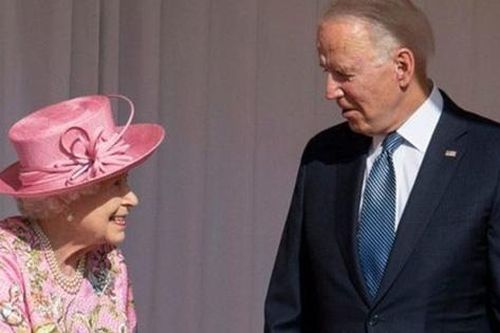Hình ảnh Nữ hoàng Anh rạng rỡ đón vợ chồng Tổng thống Mỹ Joe Biden