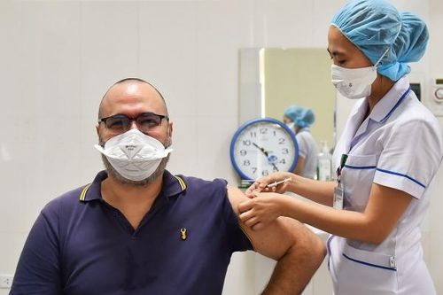 Tiêm vắc xin ngừa COVID-19 cho thành viên cơ quan đại diện ngoại giao nước ngoài