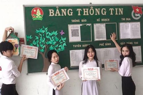 Teen khoe phiên bản 'giấy khen không màu' đính kèm loạt danh hiệu 'ướp muối' siêu lầy lội