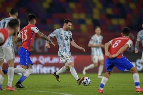 Không thắng Chile, Messi vẫn ngang nhiên vượt mặt Ronaldo