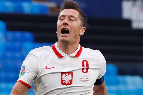 Lewandowski tịt ngòi trong trận thua của Ba Lan