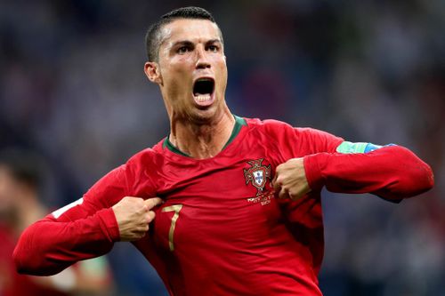 Ronaldo truyền lửa cho đồng đội trước trận ra quân