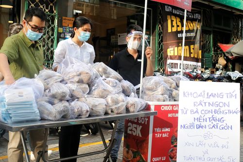 'Khoai lang tím rất ngon, bà con Đồng Tháp mến tặng dân TP.HCM'