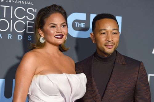 Người mẫu Chrissy Teigen viết tâm thư xin lỗi