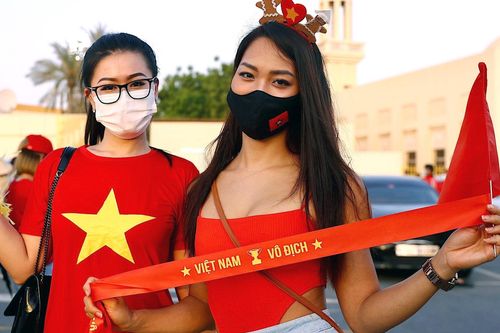 CĐV Việt Nam tạo không khí sôi động trước trận gặp UAE