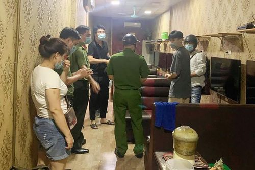 Quận Đống Đa: Xử phạt một quán game lén lút hoạt động bất chấp lệnh cấm