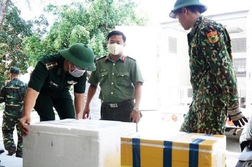 Quảng Ngãi: Bàn giao vụ án mua bán, vận chuyển, tàng trữ trên 6.000 kíp nổ