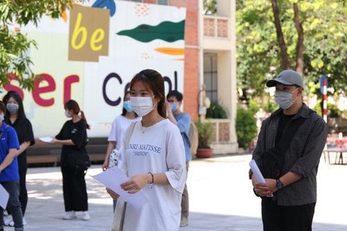 Hơn 5.000 thí sinh dự thi vào hai trường chuyên ngữ và chuyên tự nhiên