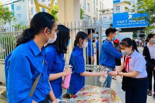 Đà Nẵng: Hơn 200 tình nguyện viên 'tiếp sức' kỳ thi tuyển sinh lớp 10