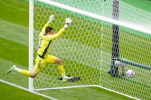 Bàn thắng 'điên rồ' tại Euro 2020 khiến mạng xã hội 'dậy sóng'
